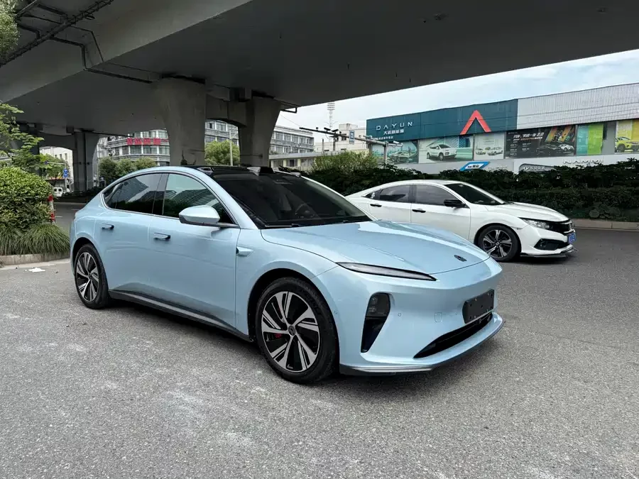 NIO ET5