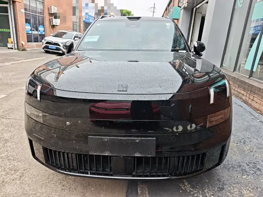 Lynk & Co 900