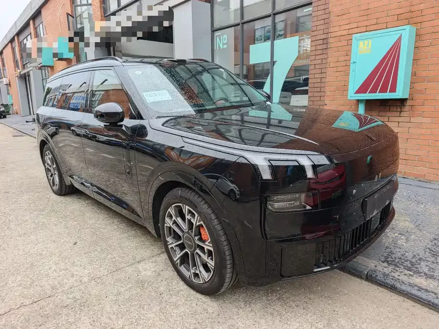 Lynk & Co 900