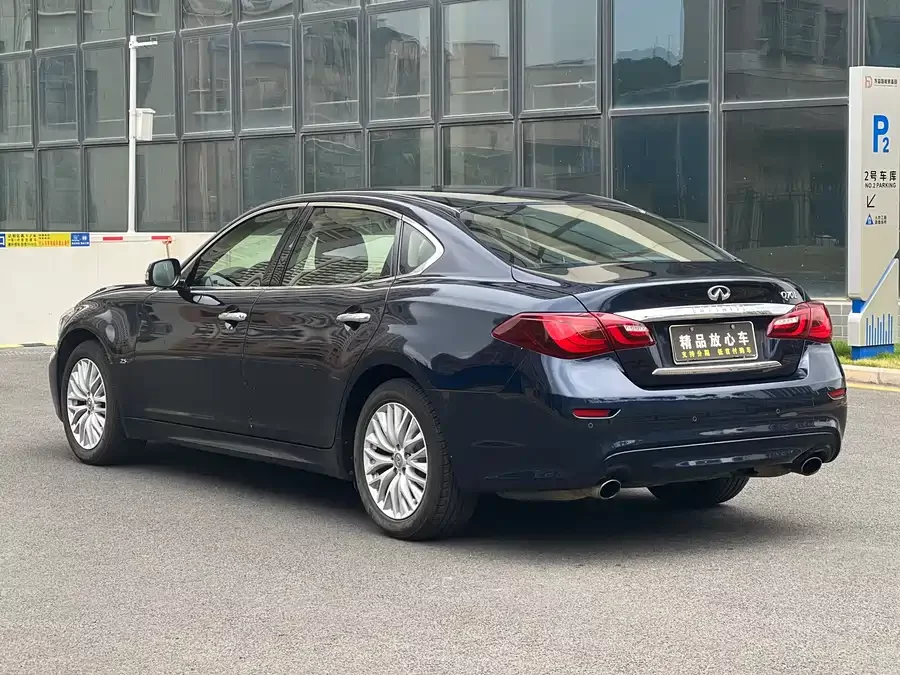 Infiniti Q70