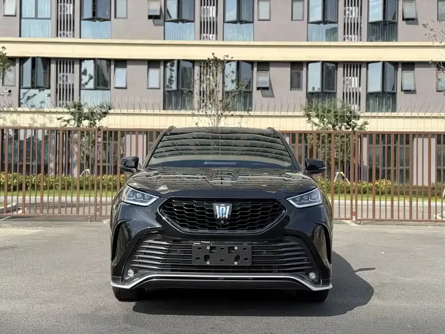 Toyota Crown Land