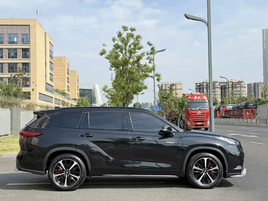 Toyota Crown Land