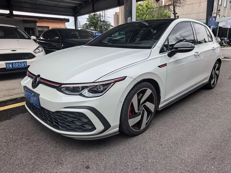 Volkswagen Golf GTI