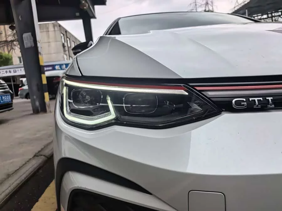 Volkswagen Golf GTI
