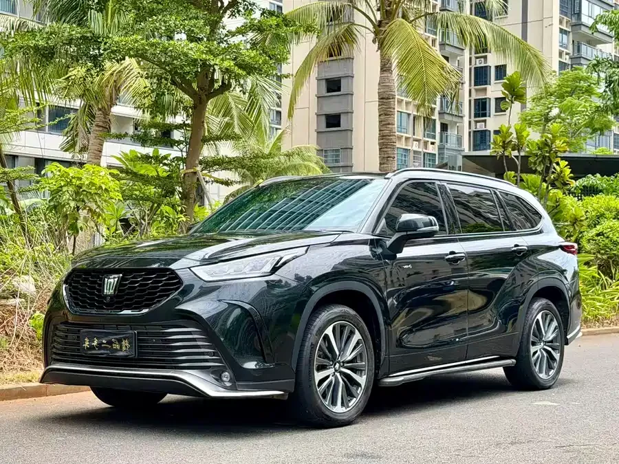 Toyota Crown Land