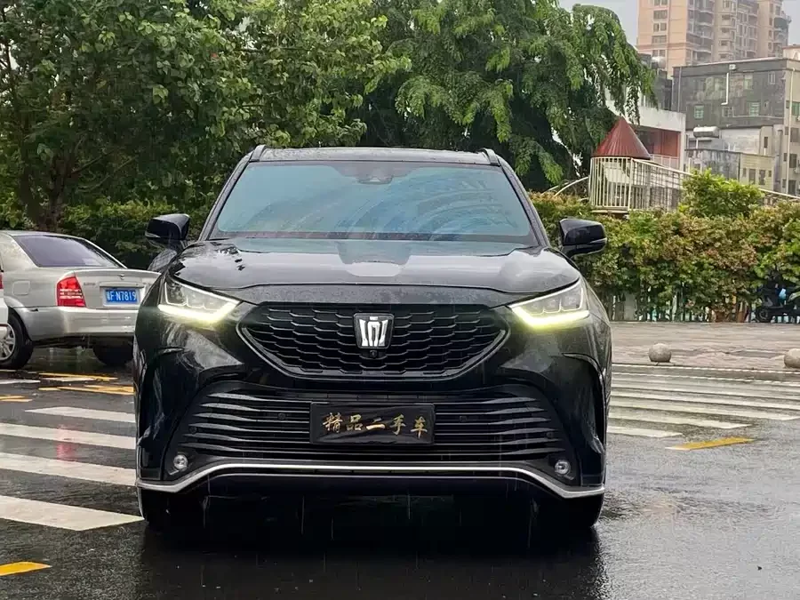 Toyota Crown Land