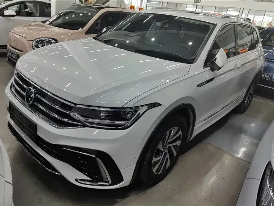 Volkswagen Tiguan L plug-in hybrid