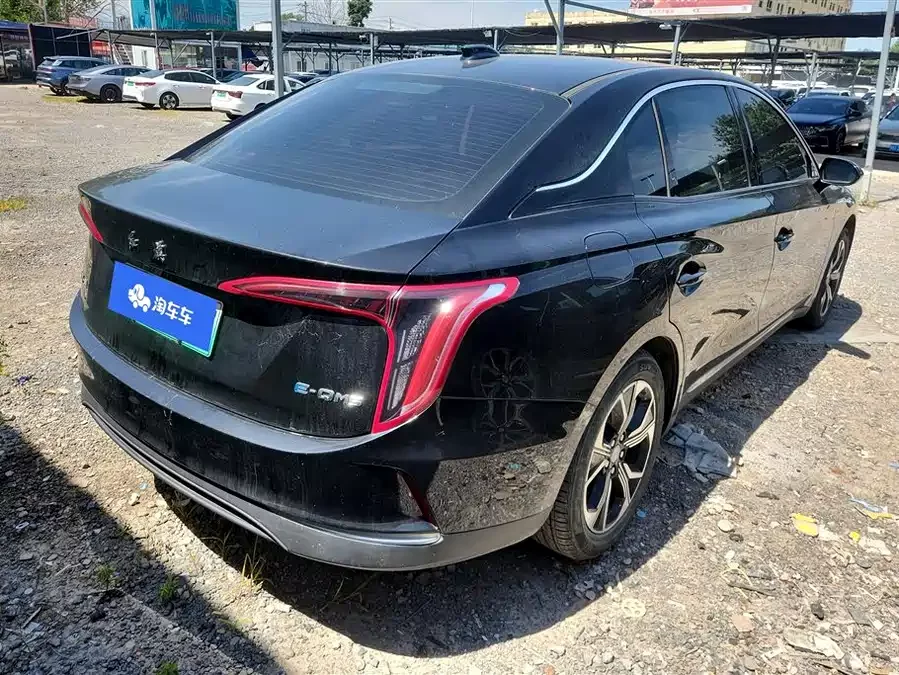 Hongqi E-QM5