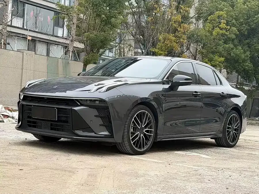 Lynk & Co 03