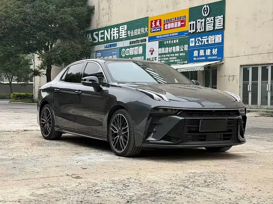 Lynk & Co 03