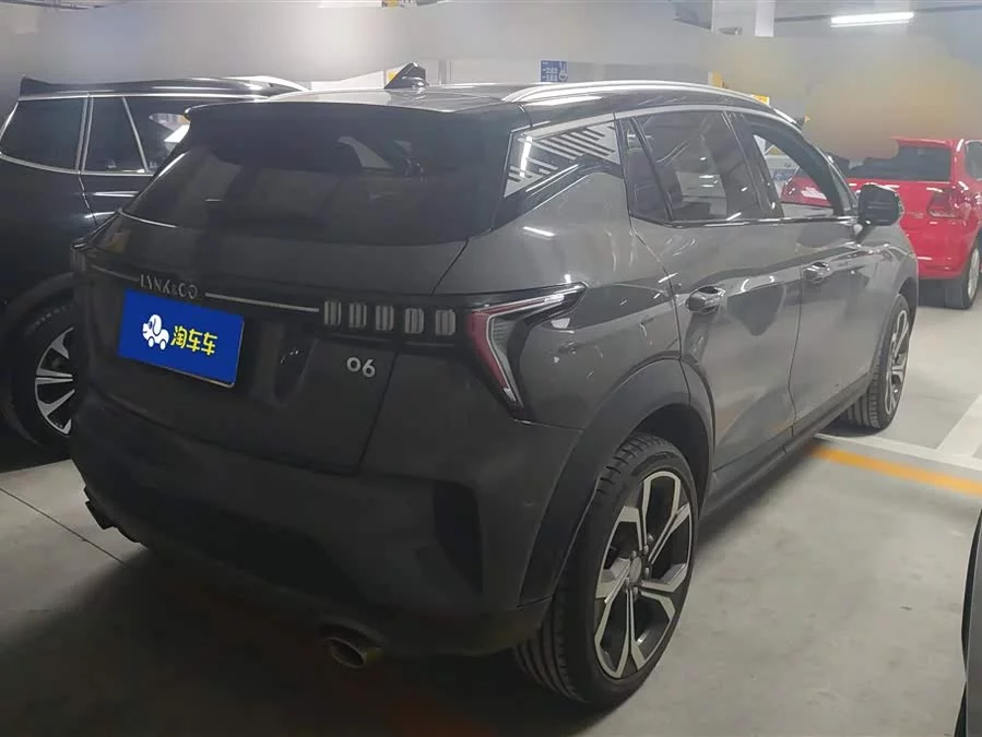 Lynk & Co 06