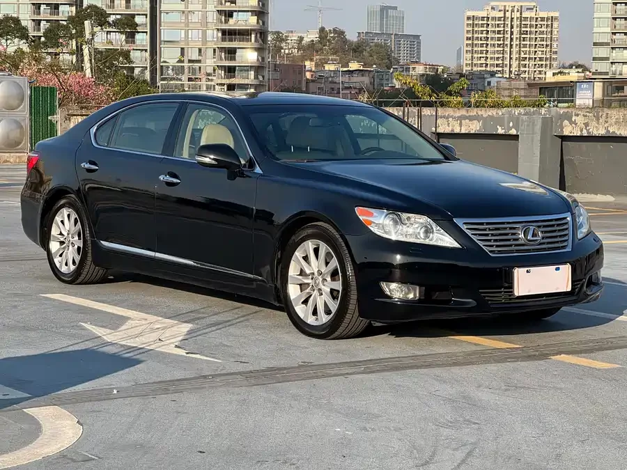 Lexus LS