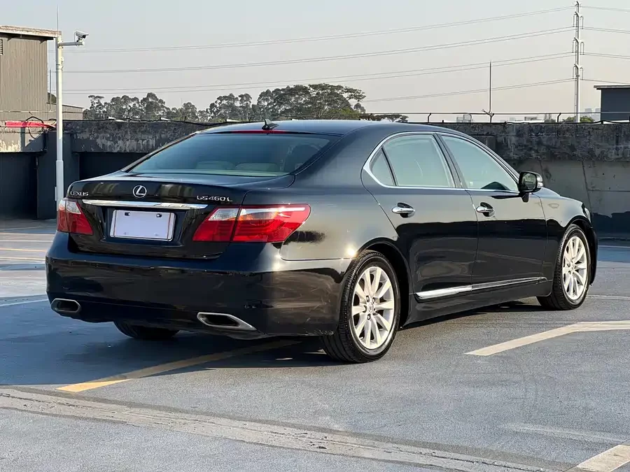 Lexus LS