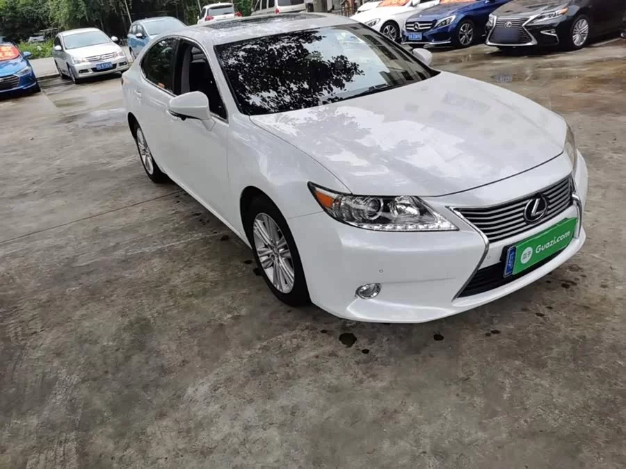 Lexus ES