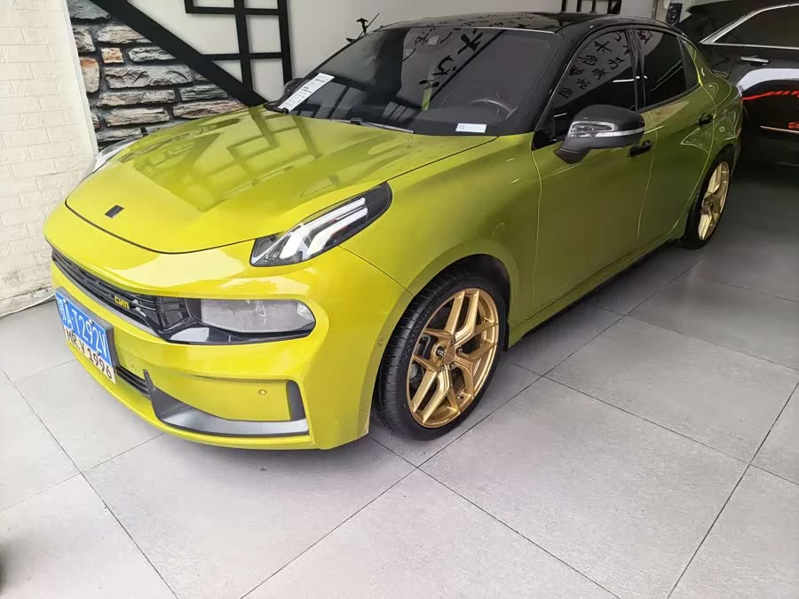 Lynk & Co 03