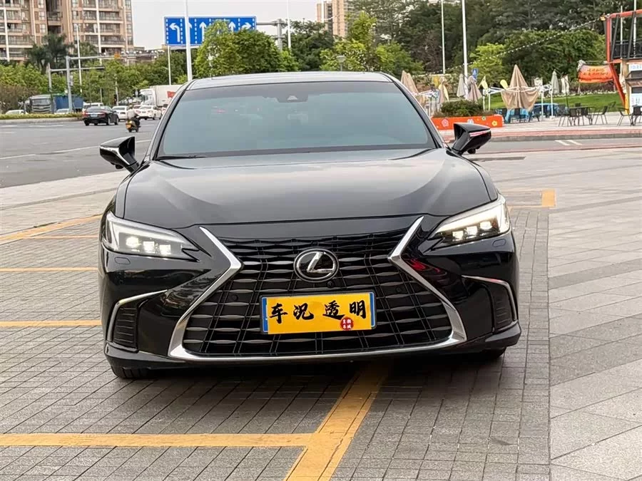 Lexus ES