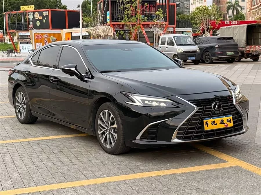 Lexus ES