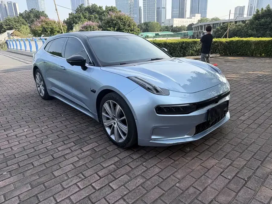 Zeekr 001