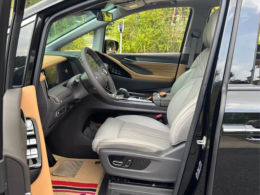 GAC Trumpchi M8