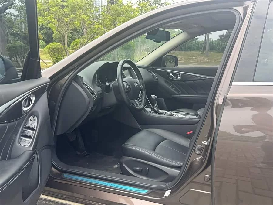 Infiniti Q50L