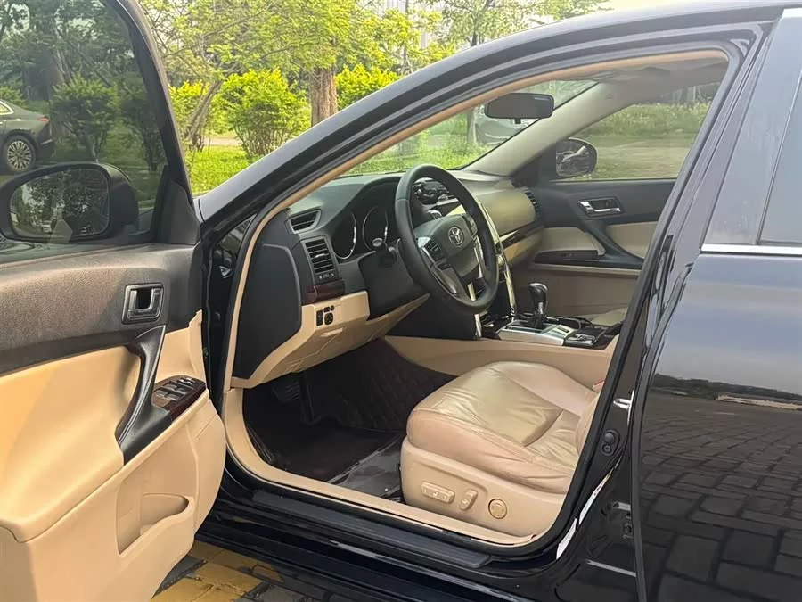 Toyota Reiz
