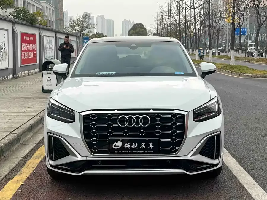 Audi Q2L
