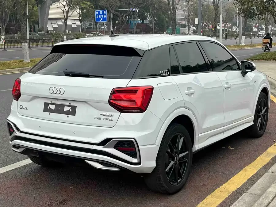 Audi Q2L