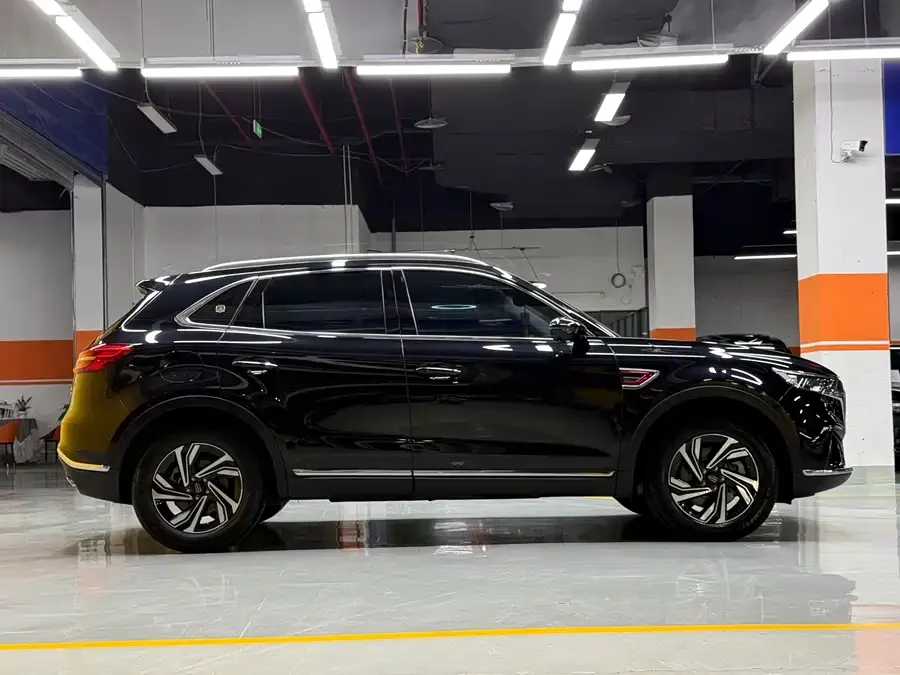 Hongqi HS5