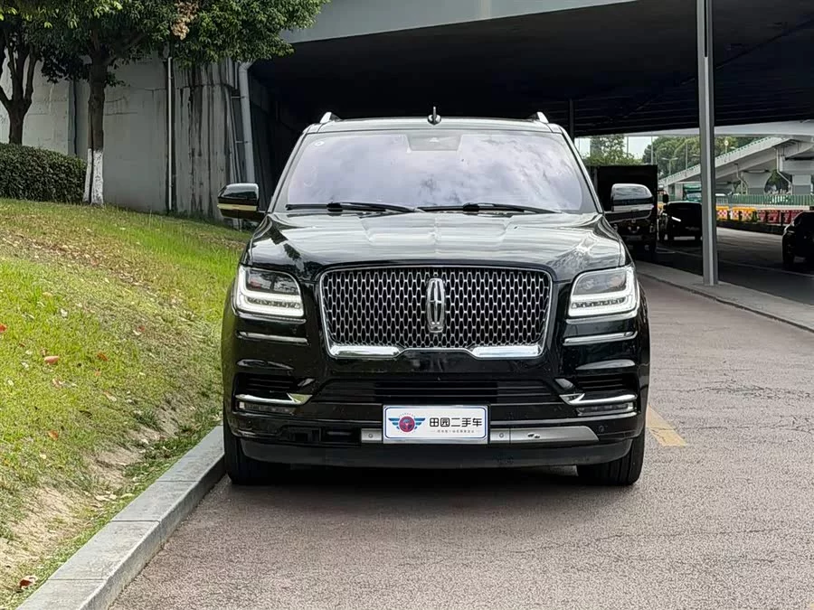 Lincoln Navigator