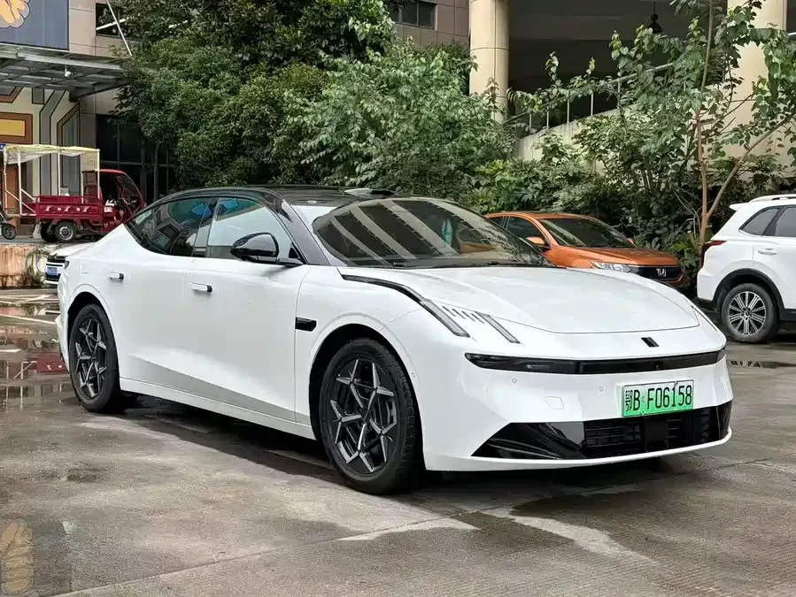 Lynk & Co 10