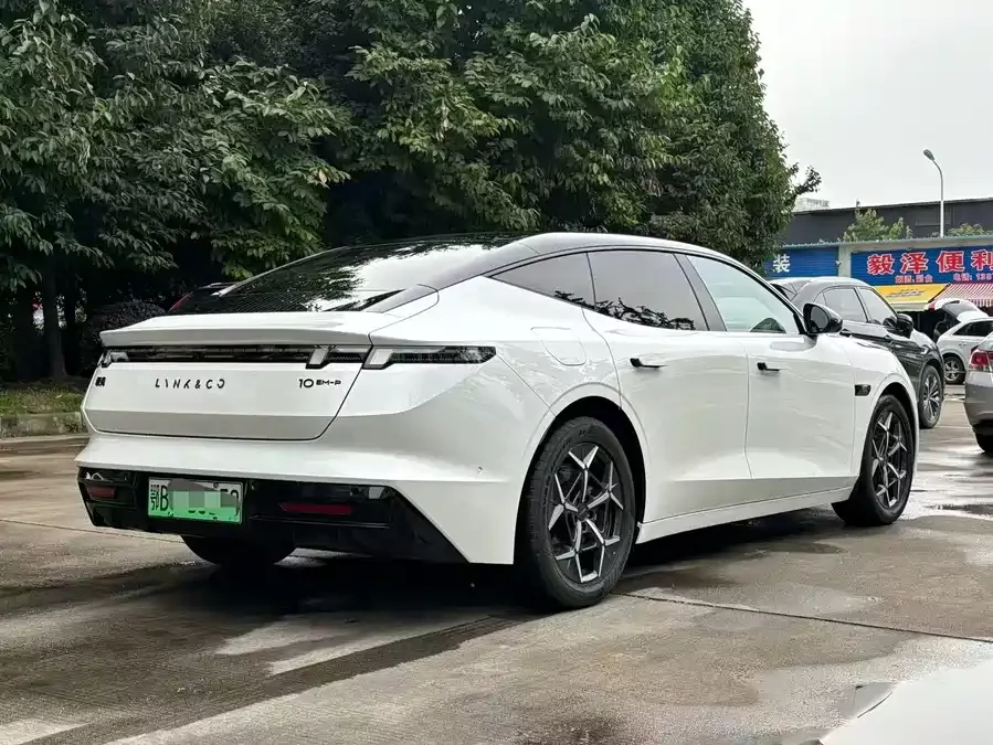 Lynk & Co 10