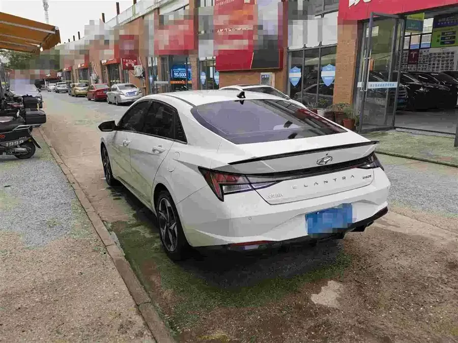 Hyundai Elantra