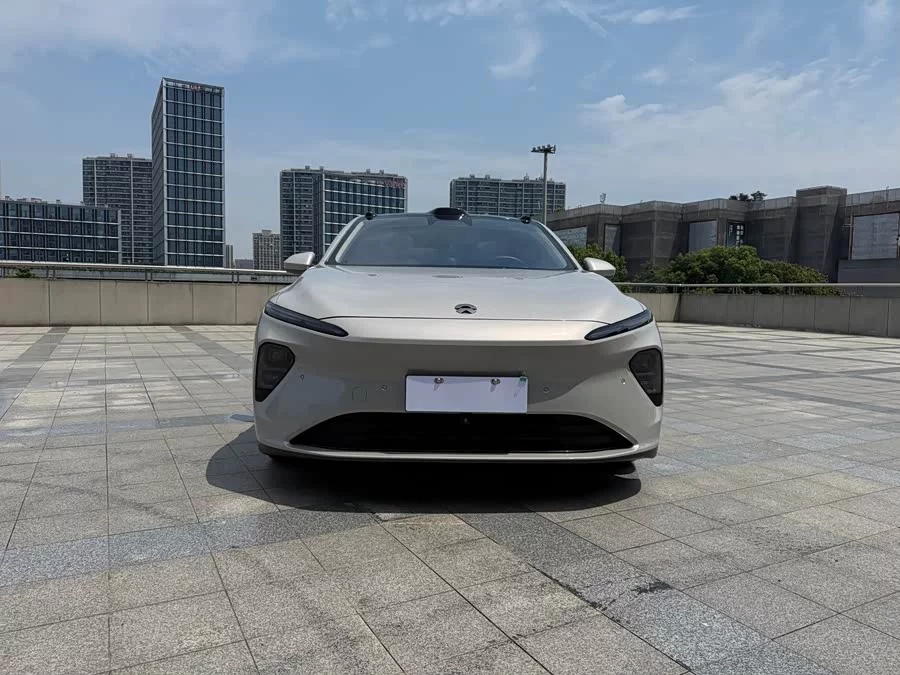NIO ET7