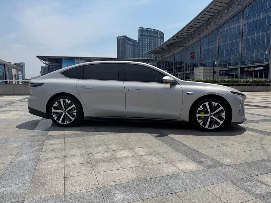 NIO ET7