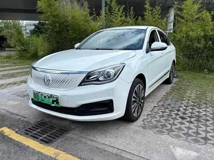 Dongfeng E70
