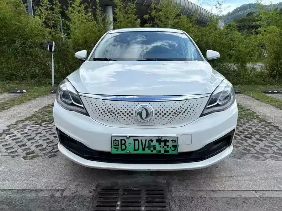 Dongfeng E70