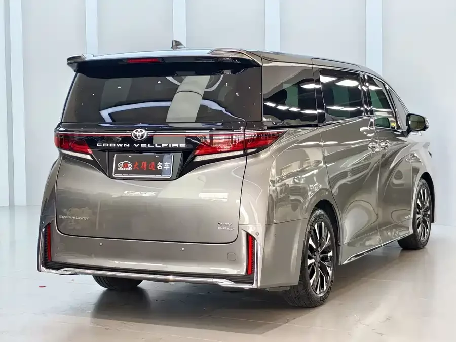 Toyota Crown Vellfire