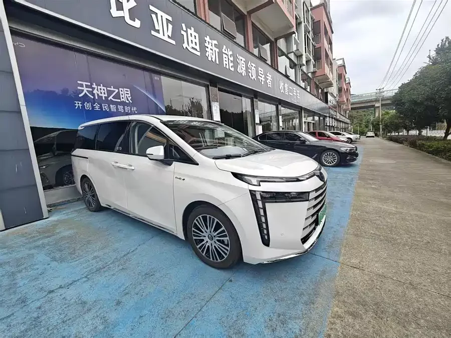 GAC Trumpchi E8 PHEV
