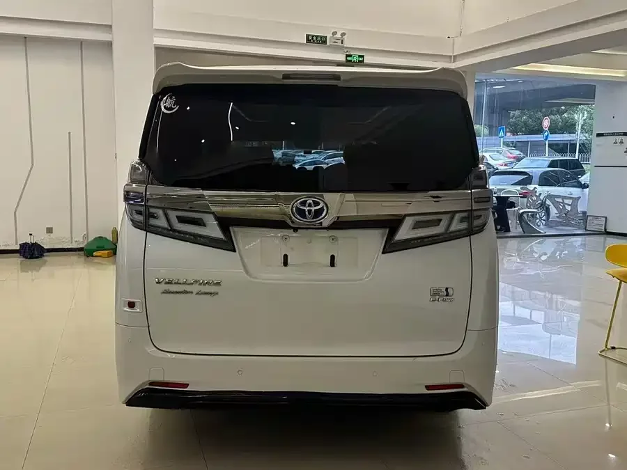 Toyota Crown Vellfire