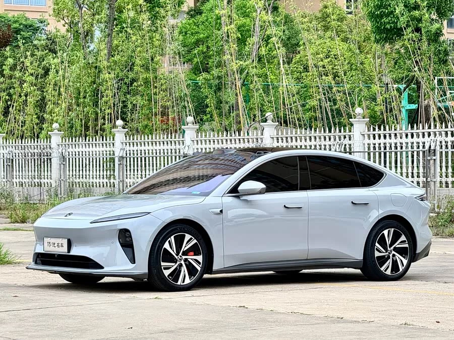 NIO ET5