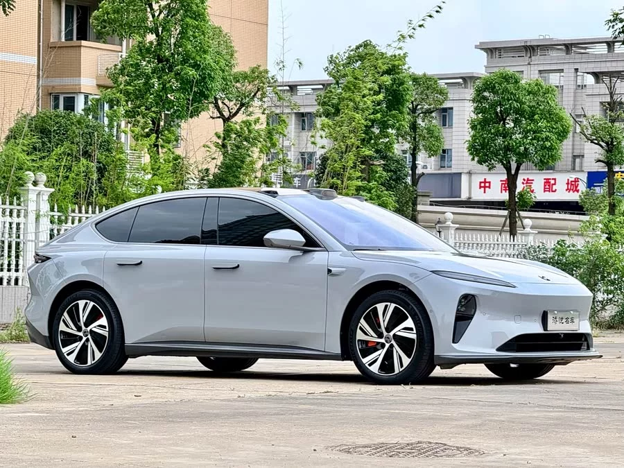 NIO ET5