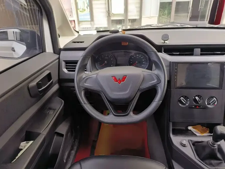 Wuling Hongguang PLUS