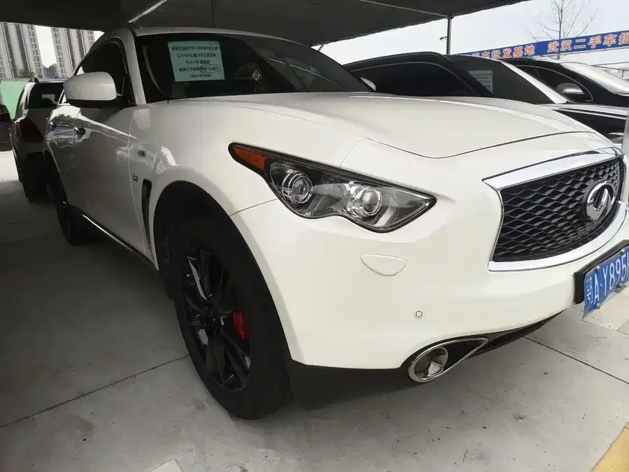 Infiniti QX70