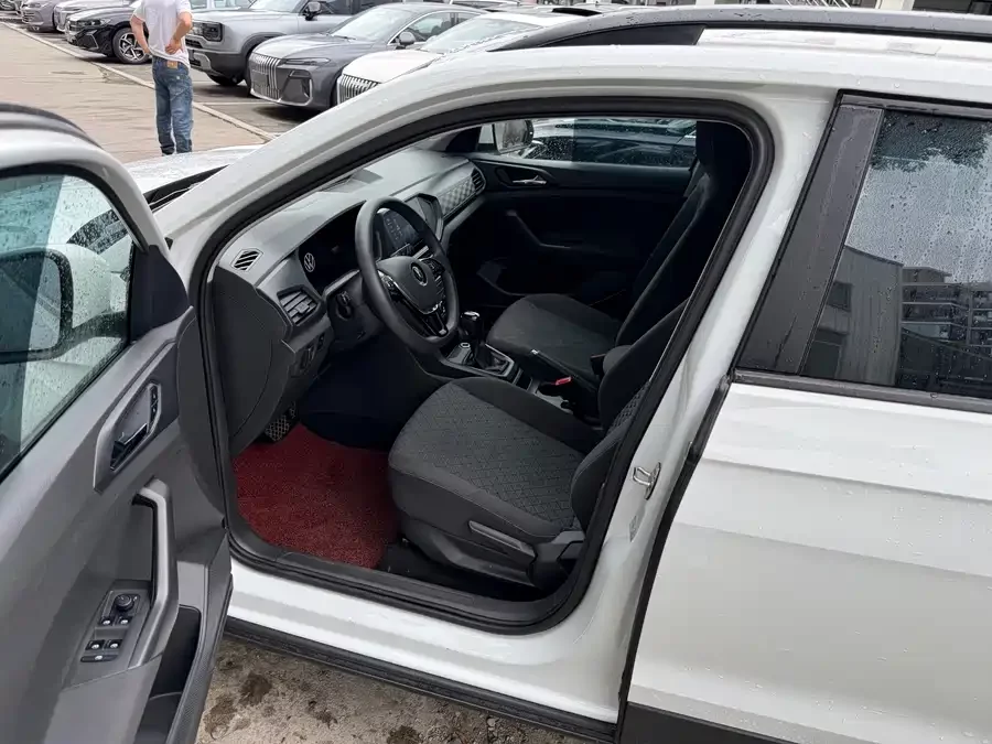 Volkswagen T-Cross (Tukai)