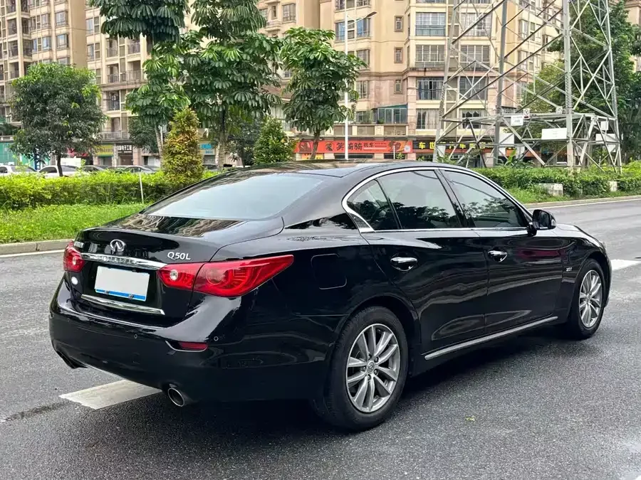 Infiniti Q50L