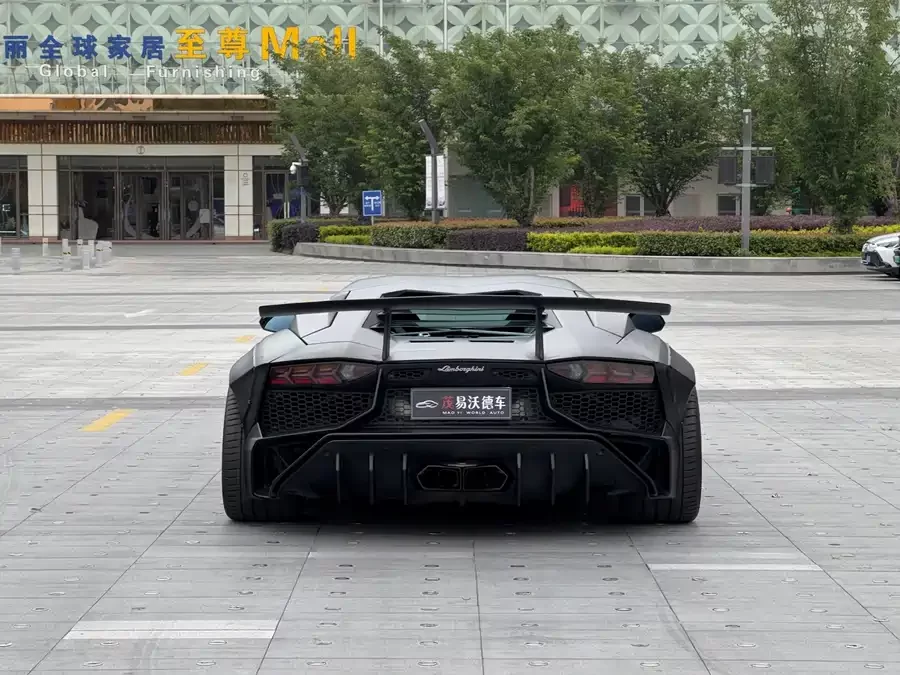Lamborghini Aventador