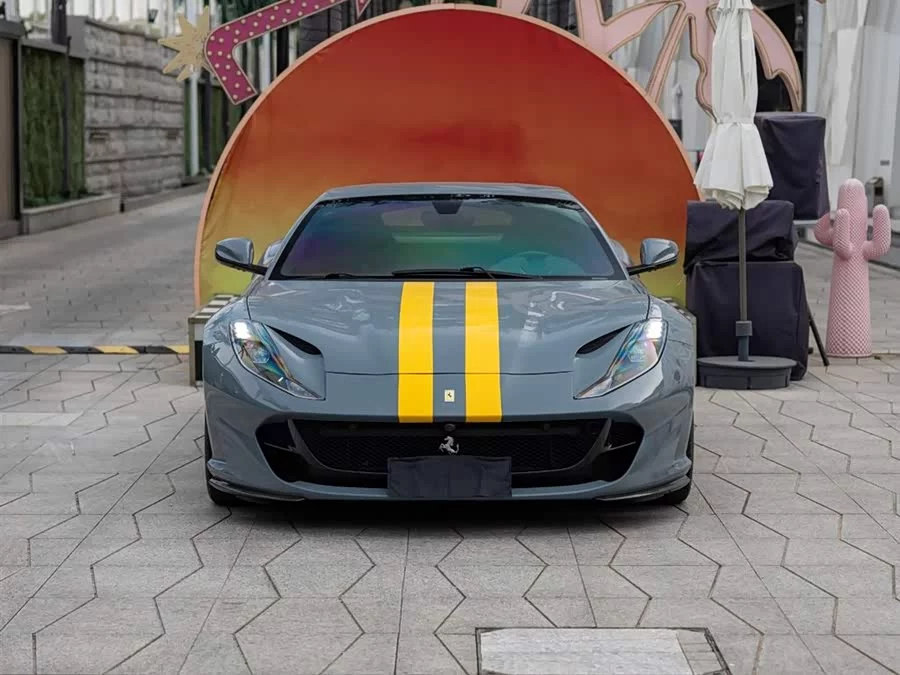 Ferrari 812