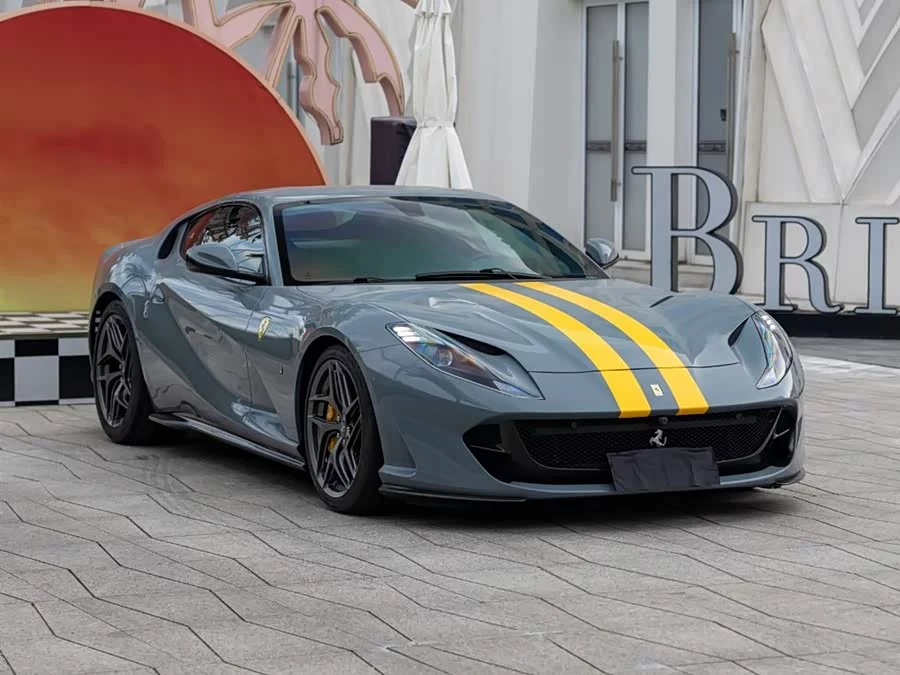Ferrari 812