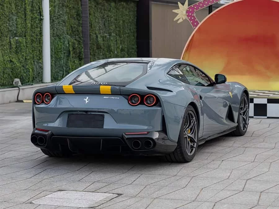 Ferrari 812