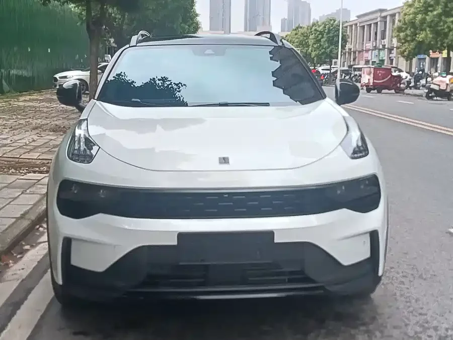 Lynk & Co 01